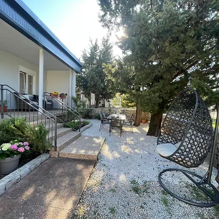 Lola - Large Outdoor Area Starigrad-Paklenica