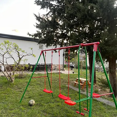 Lola - Large Outdoor Area Nyaraló Starigrad-Paklenica