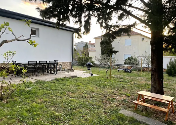 Lola - Large Outdoor Area * Starigrad Paklenica