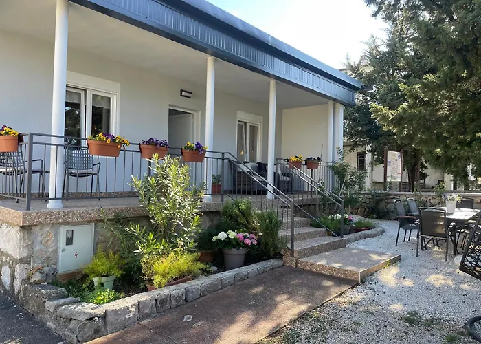 Lola - Large Outdoor Area * ستاريغغاد باكلينتسا