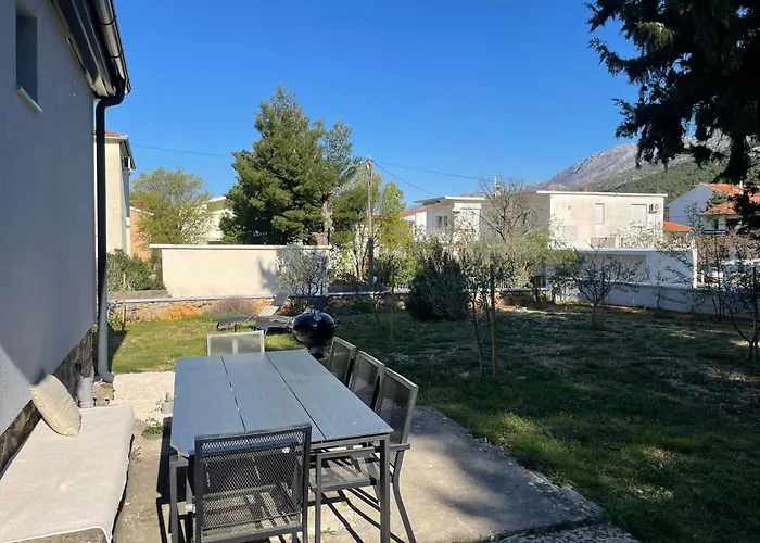 Lola - Large Outdoor Area Starigrad Paklenica
