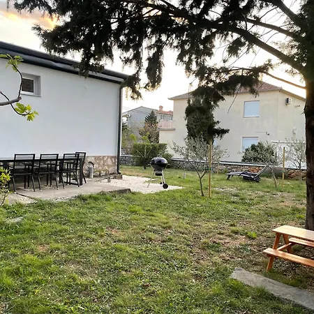 Lola - Large Outdoor Area * Starigrad Paklenica
