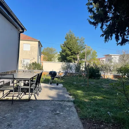 Lola - Large Outdoor Area * Starigrad Paklenica