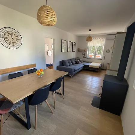 Lola - Large Outdoor Area בית נופש *