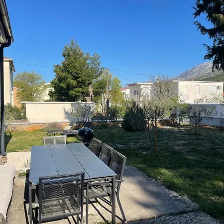 Lola - Large Outdoor Area Starigrad Paklenica