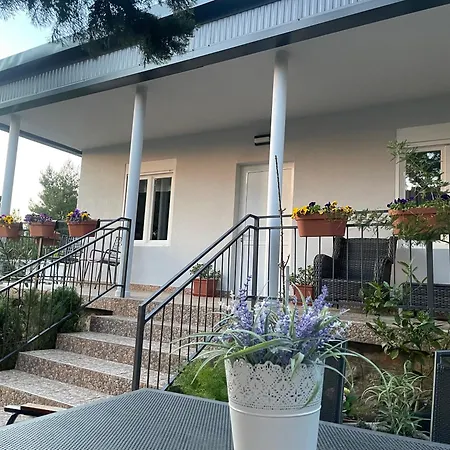 Lola - Large Outdoor Area * Starigrad Paklenica
