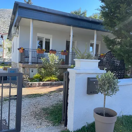 Ferienhaus Lola - Large Outdoor Area Starigrad Paklenica