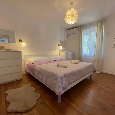 בית נופש Lola - Large Outdoor Area *