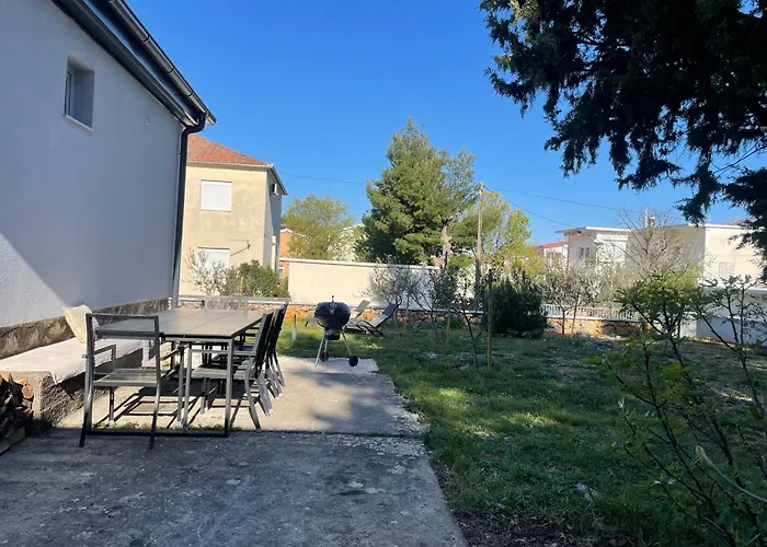 Lola - Large Outdoor Area * Starigrad Paklenica